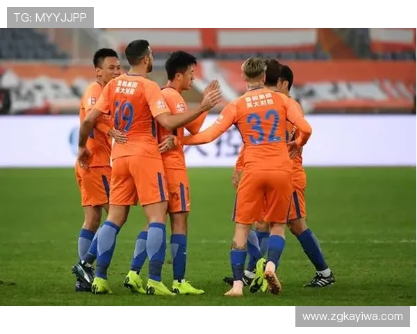 鲁能与富力激情对决海报揭幕展现足球魅力与团队精神